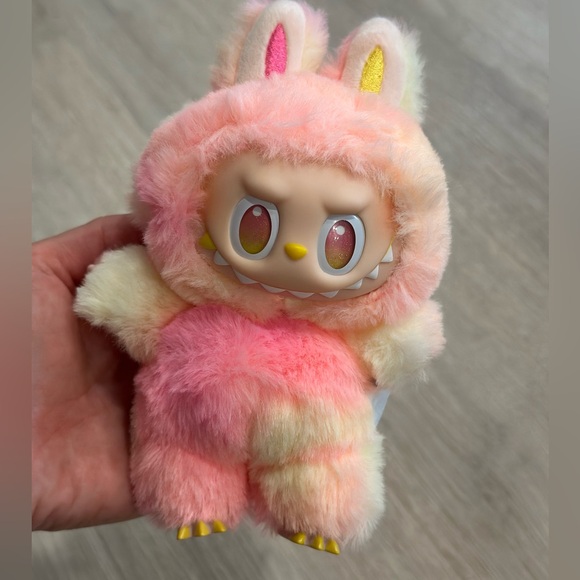 NEW POPMART AUTHENTIC THE MONSTERS Big into Energy Series-Vinyl Plush - LOYALTY - Picture 1 of 3